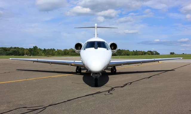 Cessna Citation VII N77SF photo 4