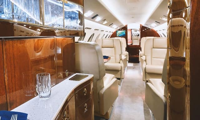 Falcon 50 N77ME photo 4