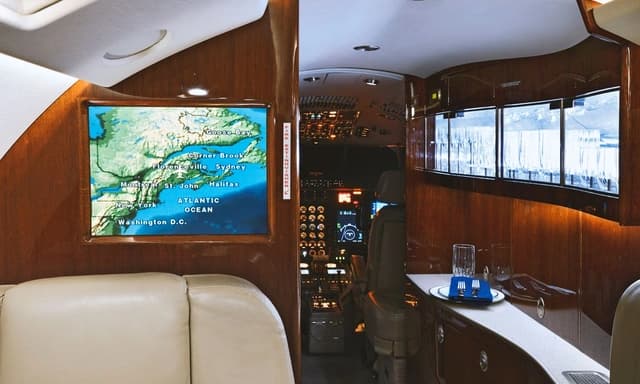Falcon 50 N77ME photo 3
