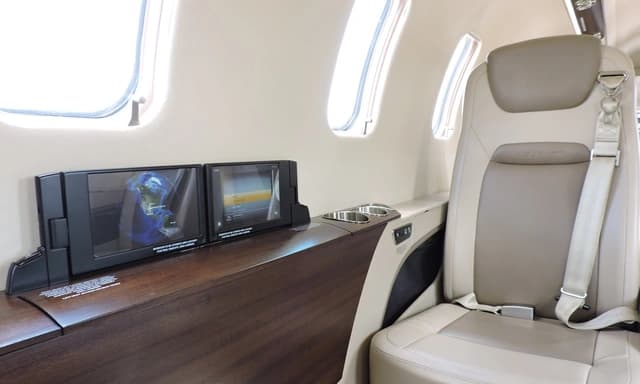 Learjet 75 N157MW photo 3