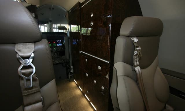 Learjet 45 N46MW photo 3