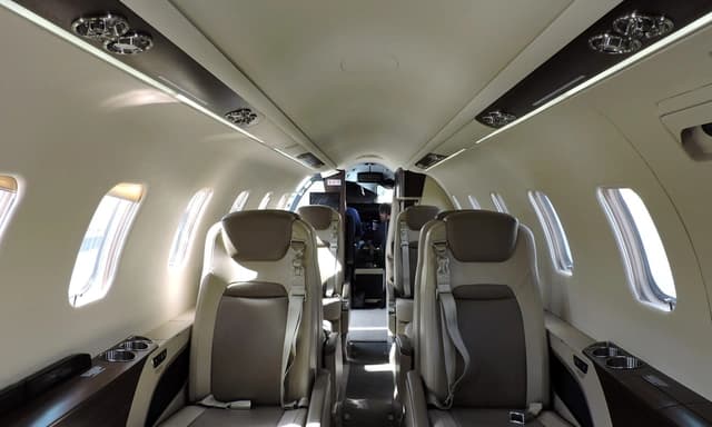 Learjet 75 N157MW photo 2