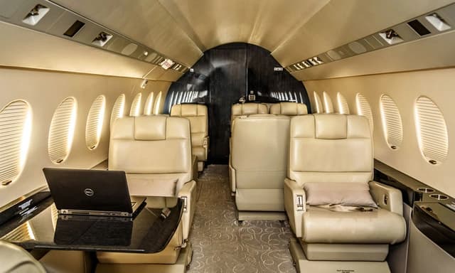 Falcon 2000LX N75EK photo 2