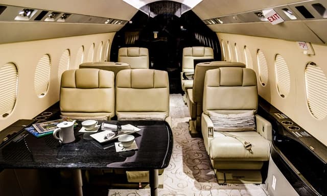 Falcon 2000LX N75EK photo 4