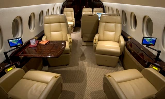 Falcon 2000LX N515CF photo 2