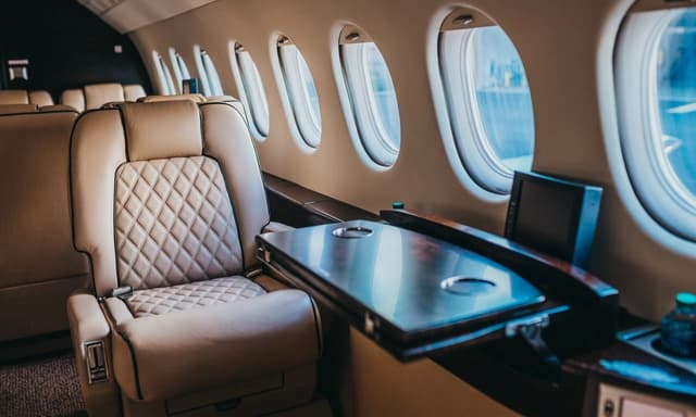Falcon 2000 N770TM photo 3