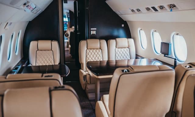 Falcon 2000 N770TM photo 2