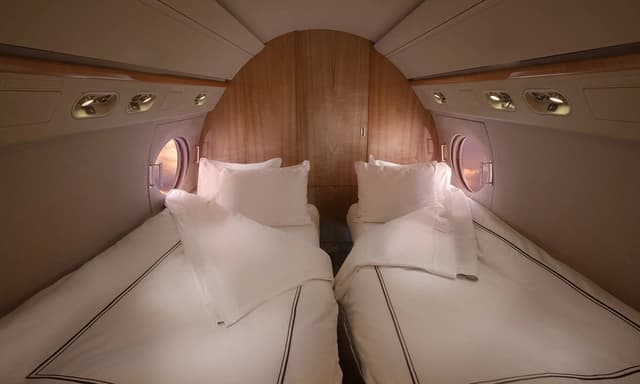 Gulfstream G550 N242GM photo 4