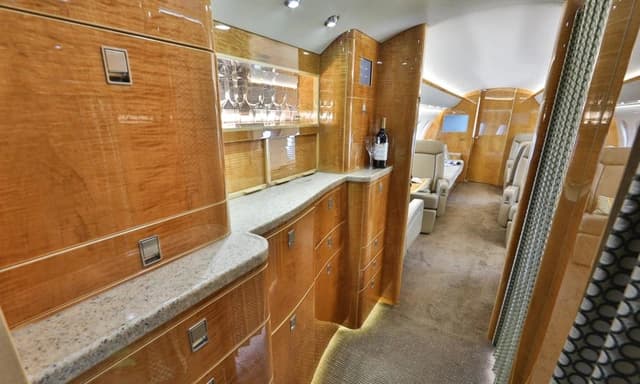 Challenger 605 N372G photo 5