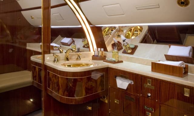 Gulfstream IV N763DB photo 6