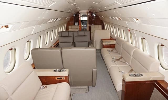 Falcon 900B N910JW photo 3