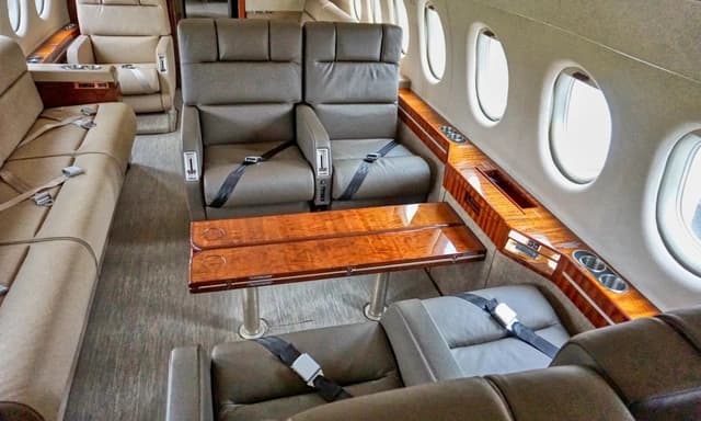 Falcon 900B N910JW photo 4