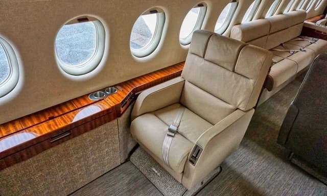 Falcon 900B N910JW photo 2