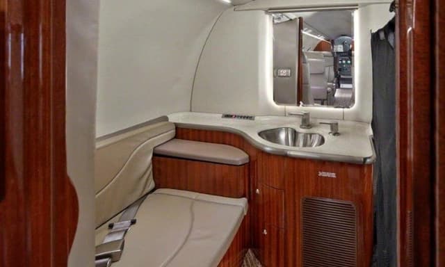 Learjet 40 N40BG photo 4