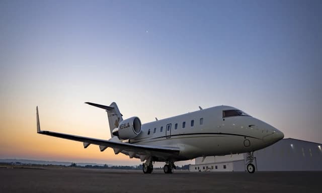 Challenger 605 N518JA photo 4