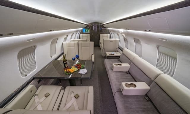 Challenger 605 N518JA photo 2