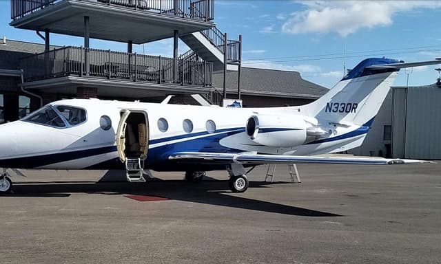 Hawker 400XP N330R
