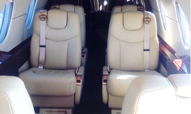 Hawker 400XP N330R photo 3