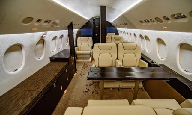 Falcon 900B N28DC photo 2