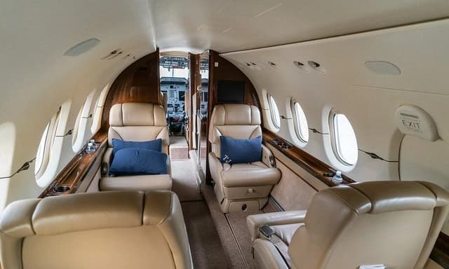 Hawker 900XP N424TJ photo 2