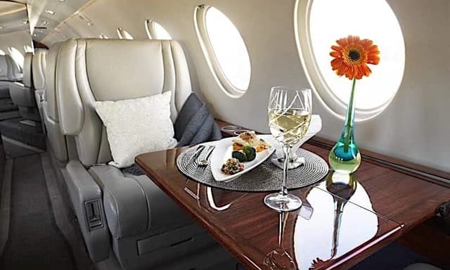 Falcon 50 N752JC photo 3
