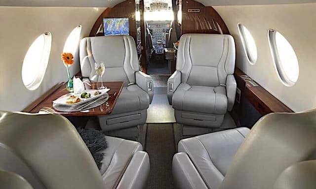 Falcon 50 N752JC photo 2