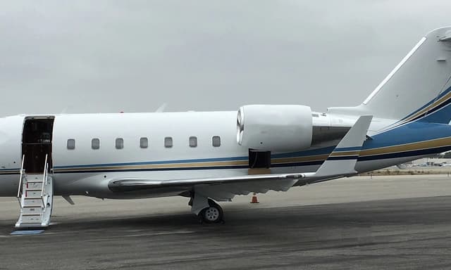 Challenger 604 N243BA