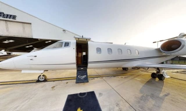 Learjet 60 N160BP