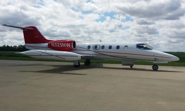 Learjet 35A N325NW