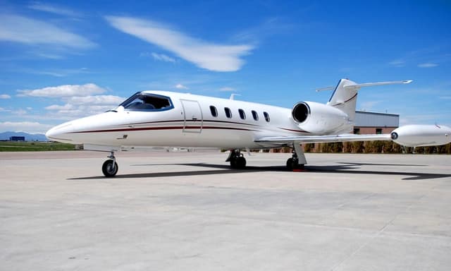 Learjet 35A N817EM