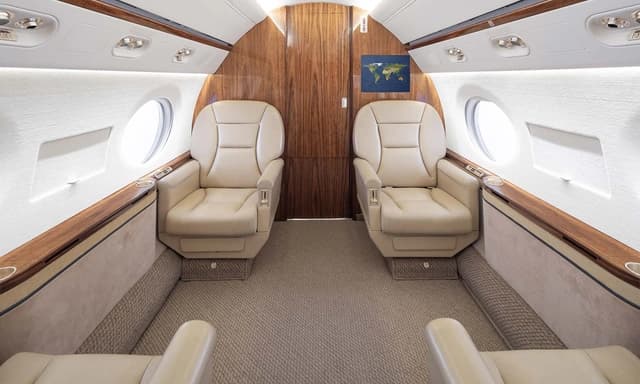 Gulfstream G550 N554DG photo 3