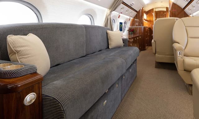 Gulfstream G550 N554DG photo 4