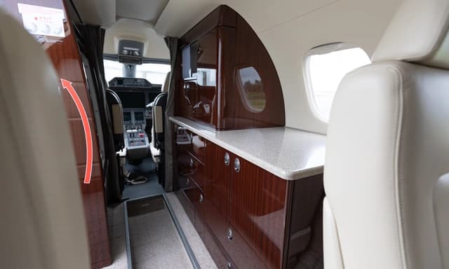 Embraer Phenom 300 N302GV photo 3