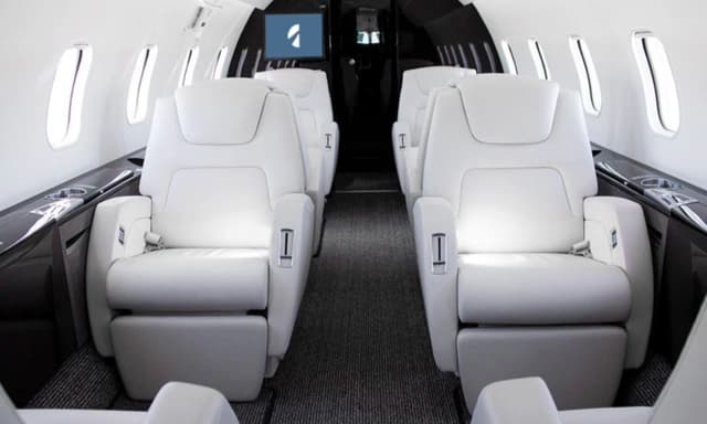Challenger 300 N971MC photo 2