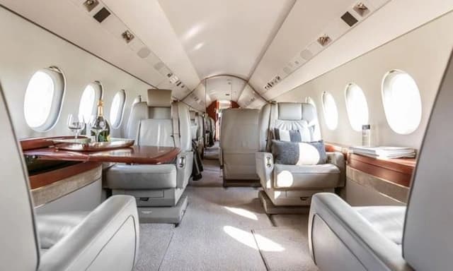 Falcon 2000LX N900SE photo 2