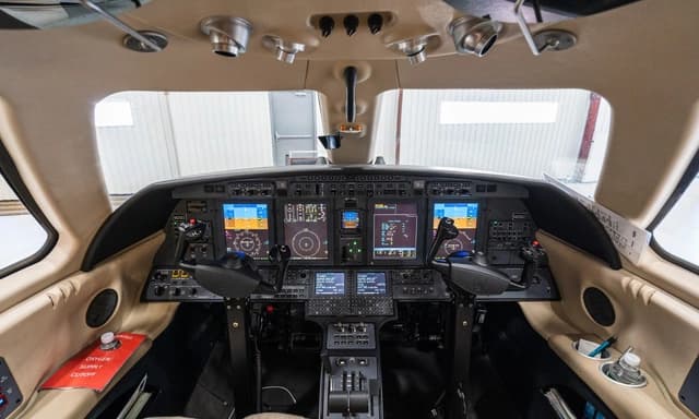 Cessna Citation CJ4 N525EZ photo 6