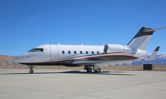 Challenger 604 N495DD photo 4