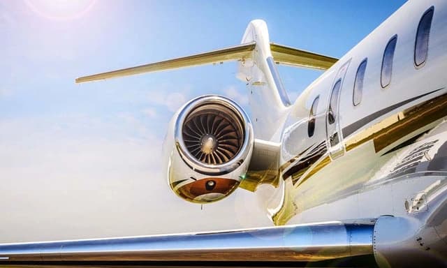 Challenger 300 N818WF photo 3