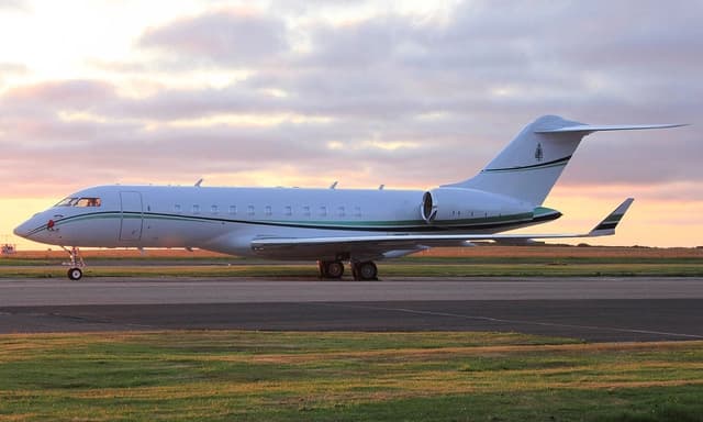 Global 5000 N375WB photo 2