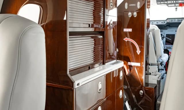 Hawker 900XP N517SS photo 4