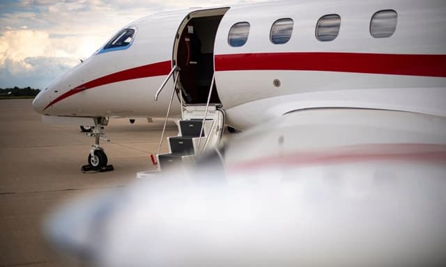 Embraer Phenom 300 N247CM photo 3