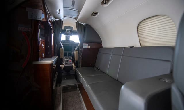 Embraer Phenom 300 N247CM photo 5