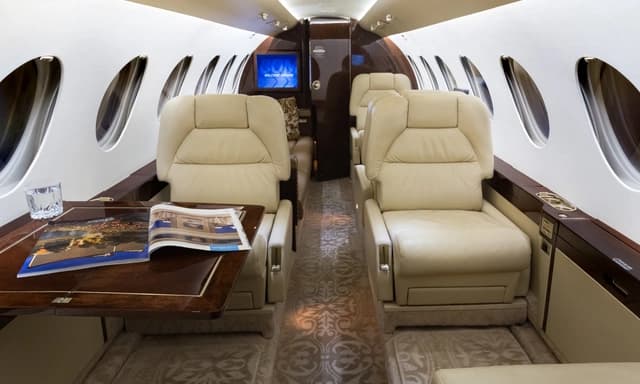 Falcon 50 N386TL photo 2