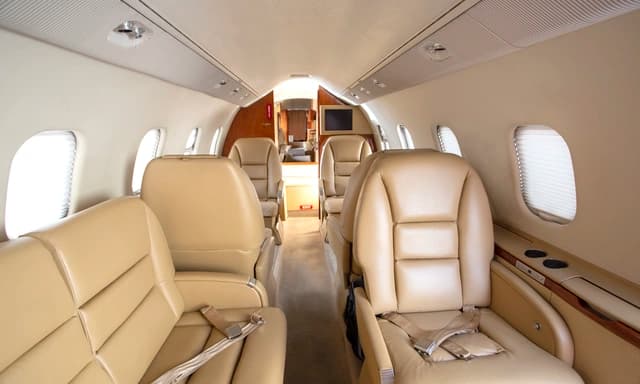 Learjet 60 N975LV photo 4