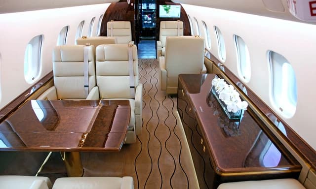 Global 5000 N724MF photo 3