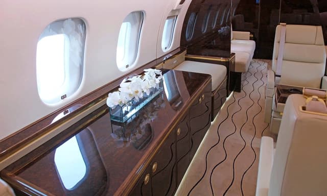 Global 5000 N724MF photo 6