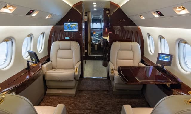 Falcon 2000 N190SA photo 6