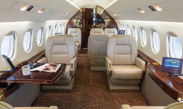 Falcon 2000 N190SA photo 3