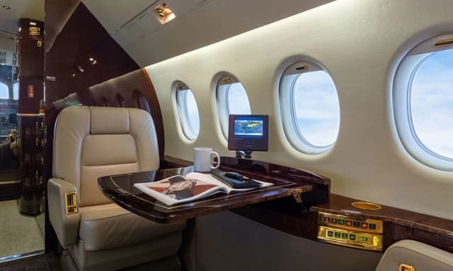 Falcon 2000 N190SA photo 2