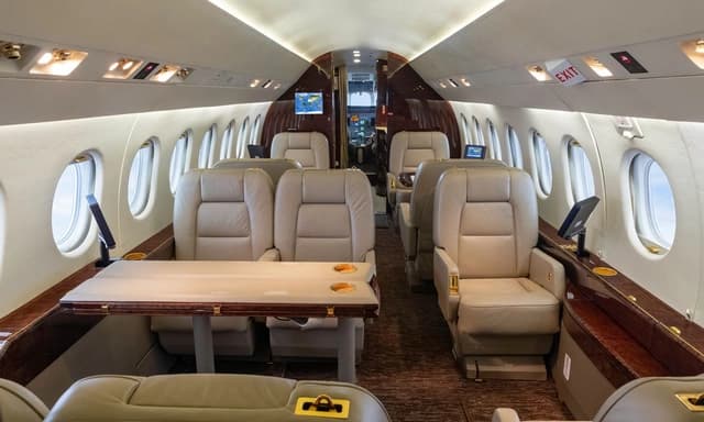 Falcon 2000 N190SA photo 5
